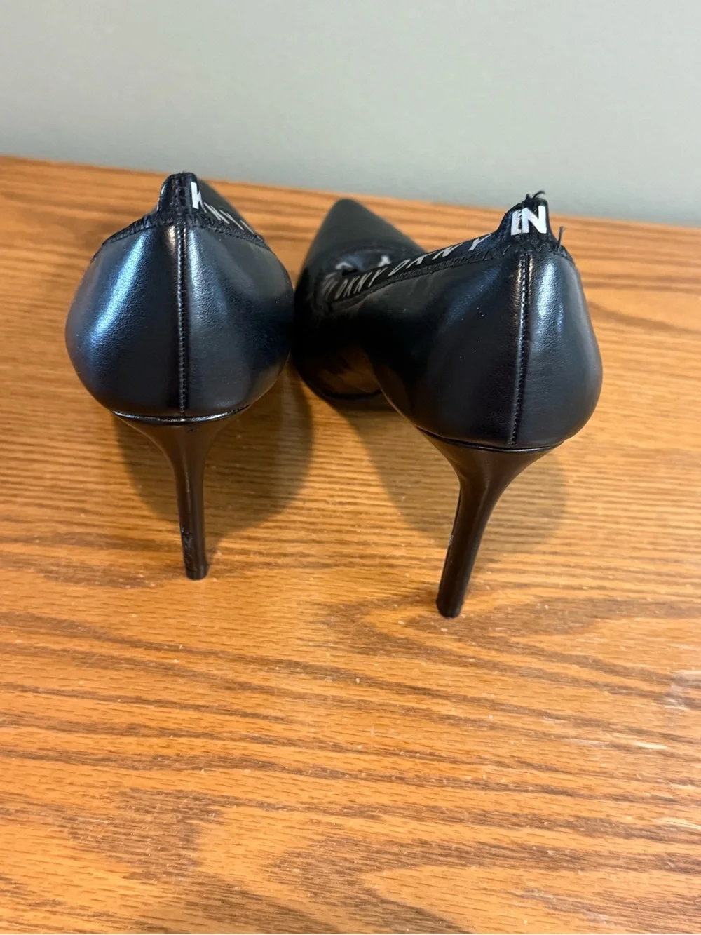 Y2K DKNY Women Katrina Logo Pumps Heels Color Black Size 7